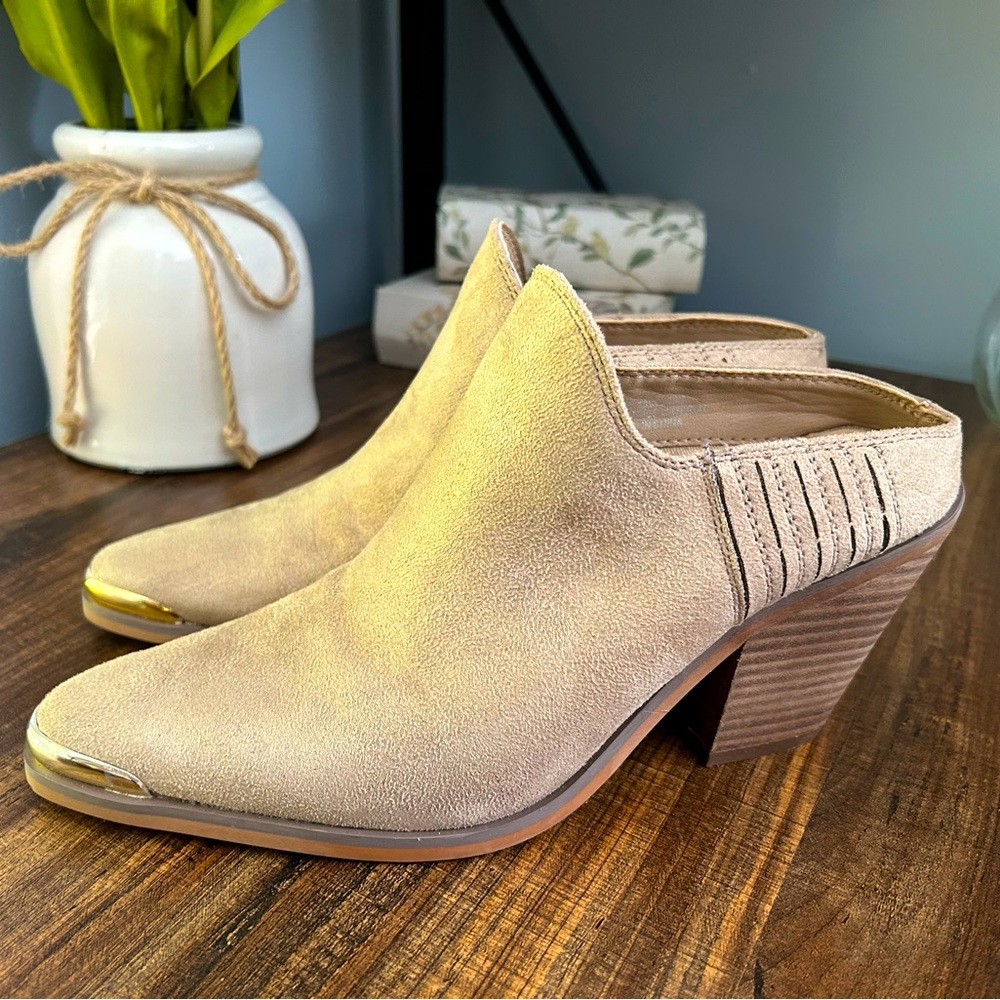 Comfort Tan Pointed Toe Slip On  Mules Size 7
